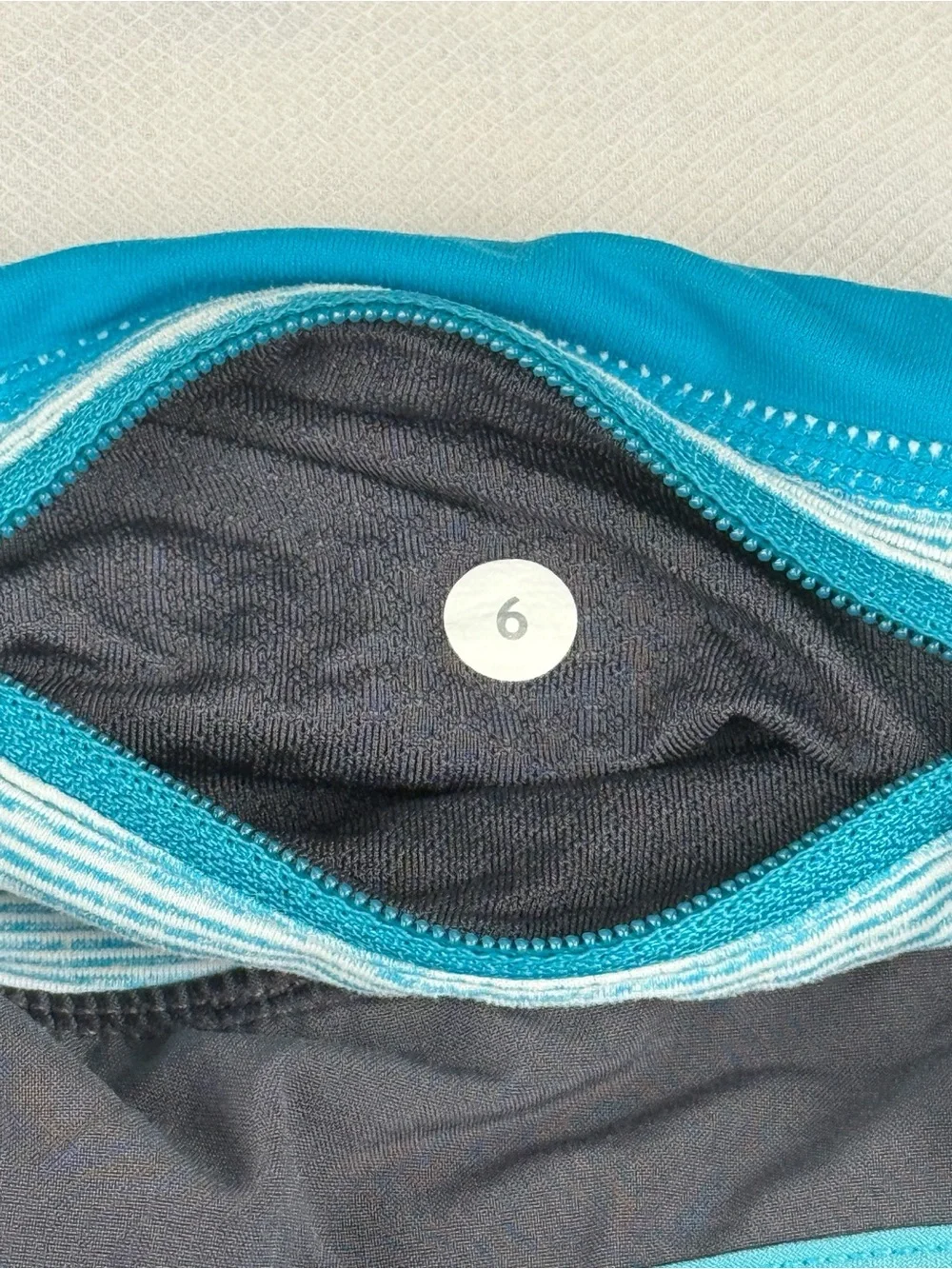 🌟 Lululemon Run: Speed Short - Like New - Coal Surge Wee Stripe Surge - Size 6 🩵
